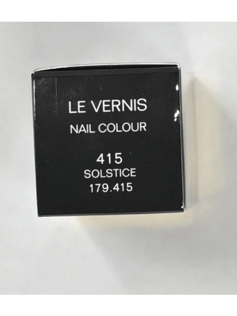 Chanel Le Vernis Nail Colour in 415 Solstice